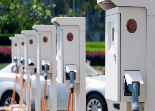 英國(guó)電動(dòng)汽車(chē)行業(yè)陷入困境，英媒：中國(guó)背鍋！